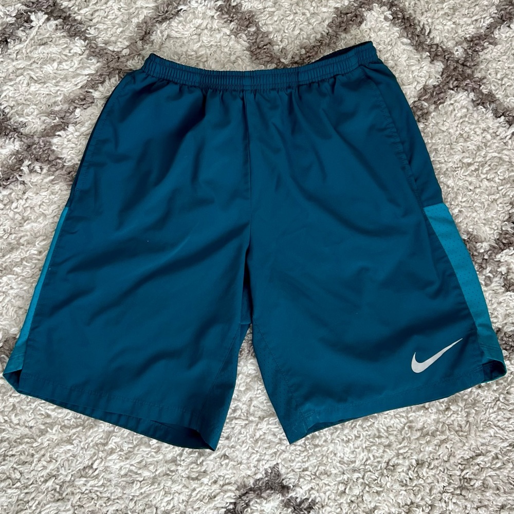 GUC Mens Nike Shorts - M